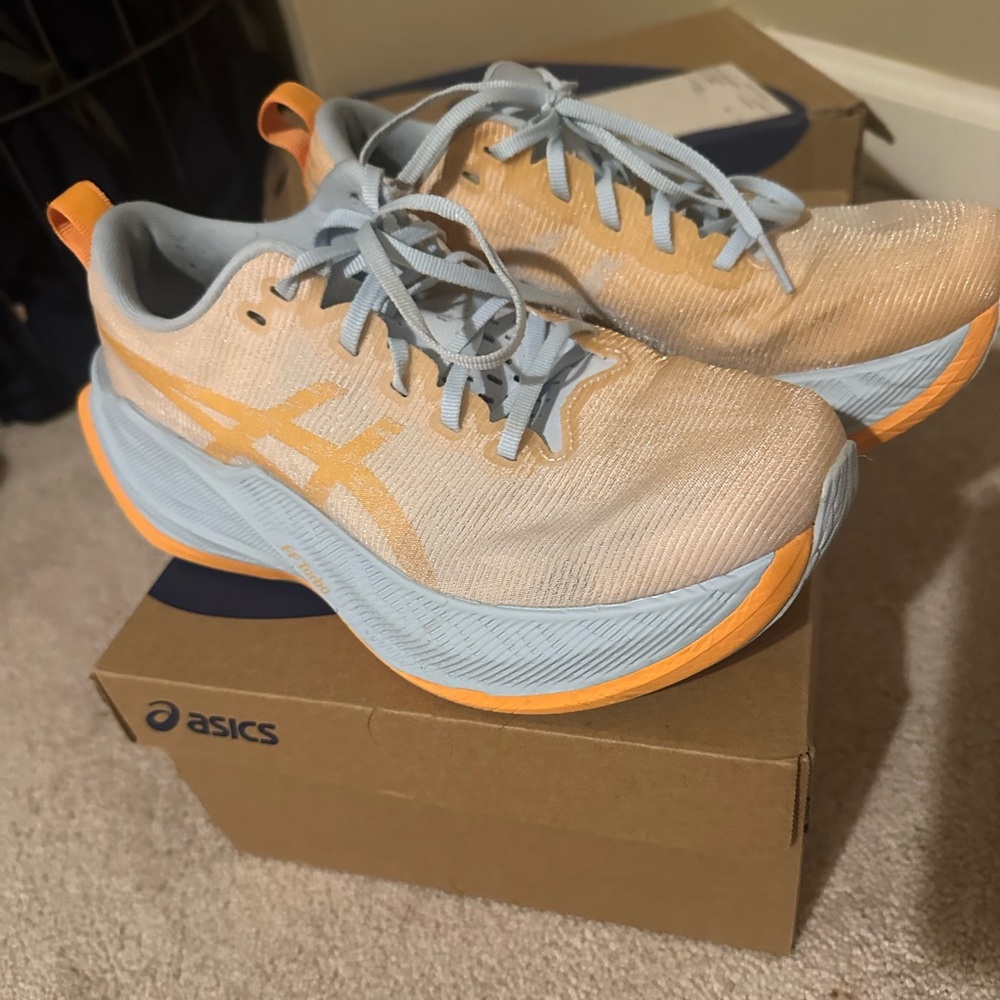 ASICS Superblast
Fellow Yellow Light Blue men’s 5.5/womens 7 used